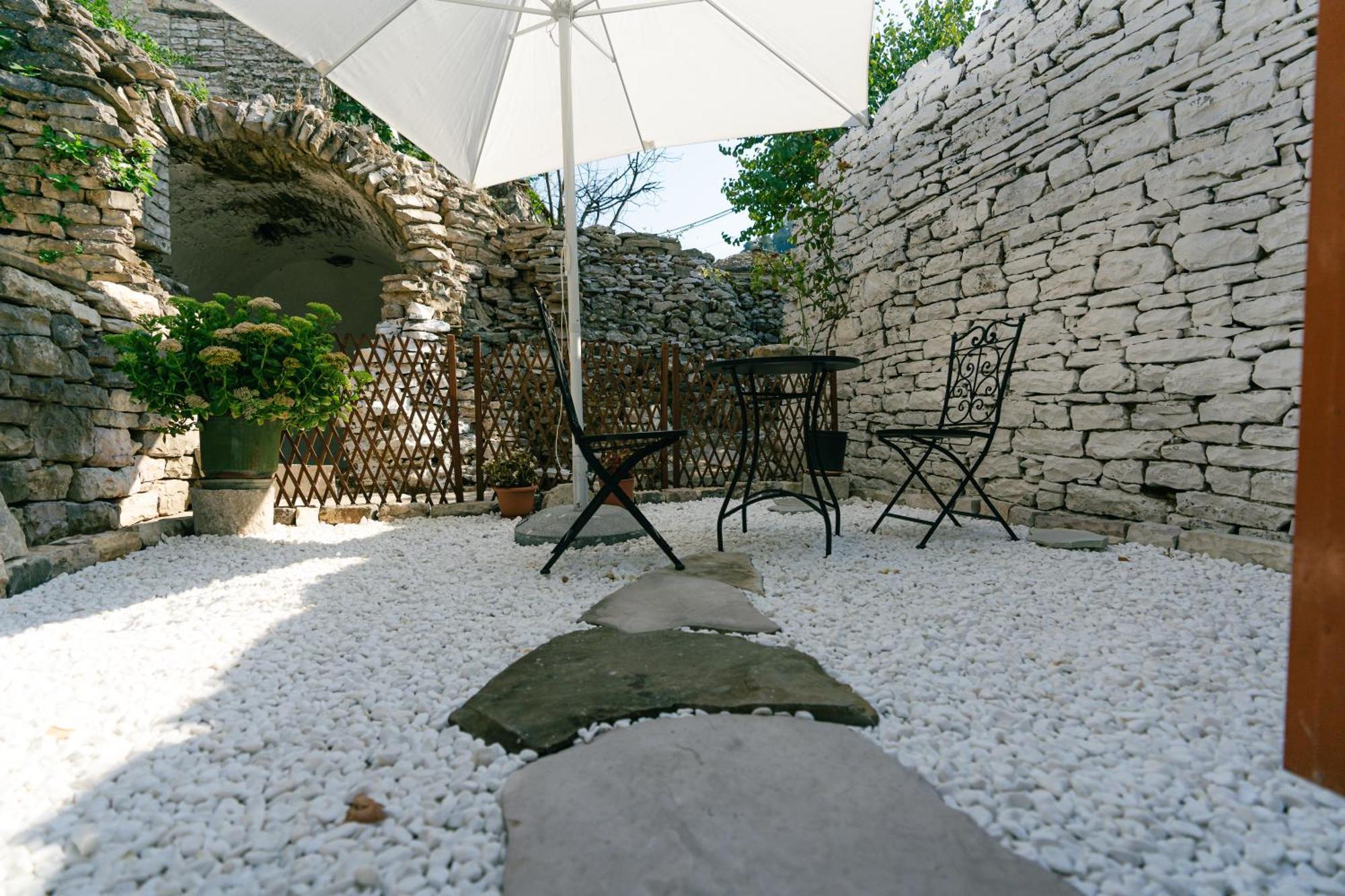 Petrichor Hotel Gjirokastër Стая снимка